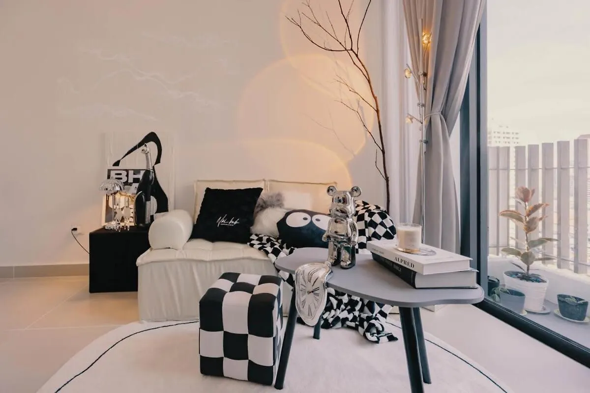 Bauhaus Elegance- A Modern Take On Light & Shadow Apartman Kuala Lumpur Malajzia